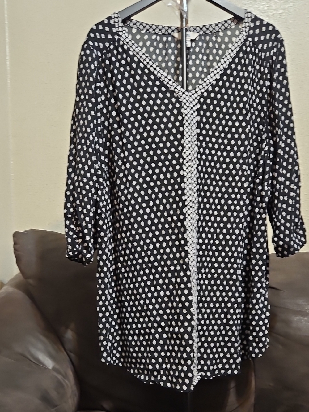 croft & barrow Black and White Patterned Dot V-Neck Tunic